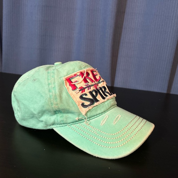 Ariat “Free Spirit” Patch Distressed Ball Cap Hat Women's Arrow Aqua Turquoise - Picture 1 of 11